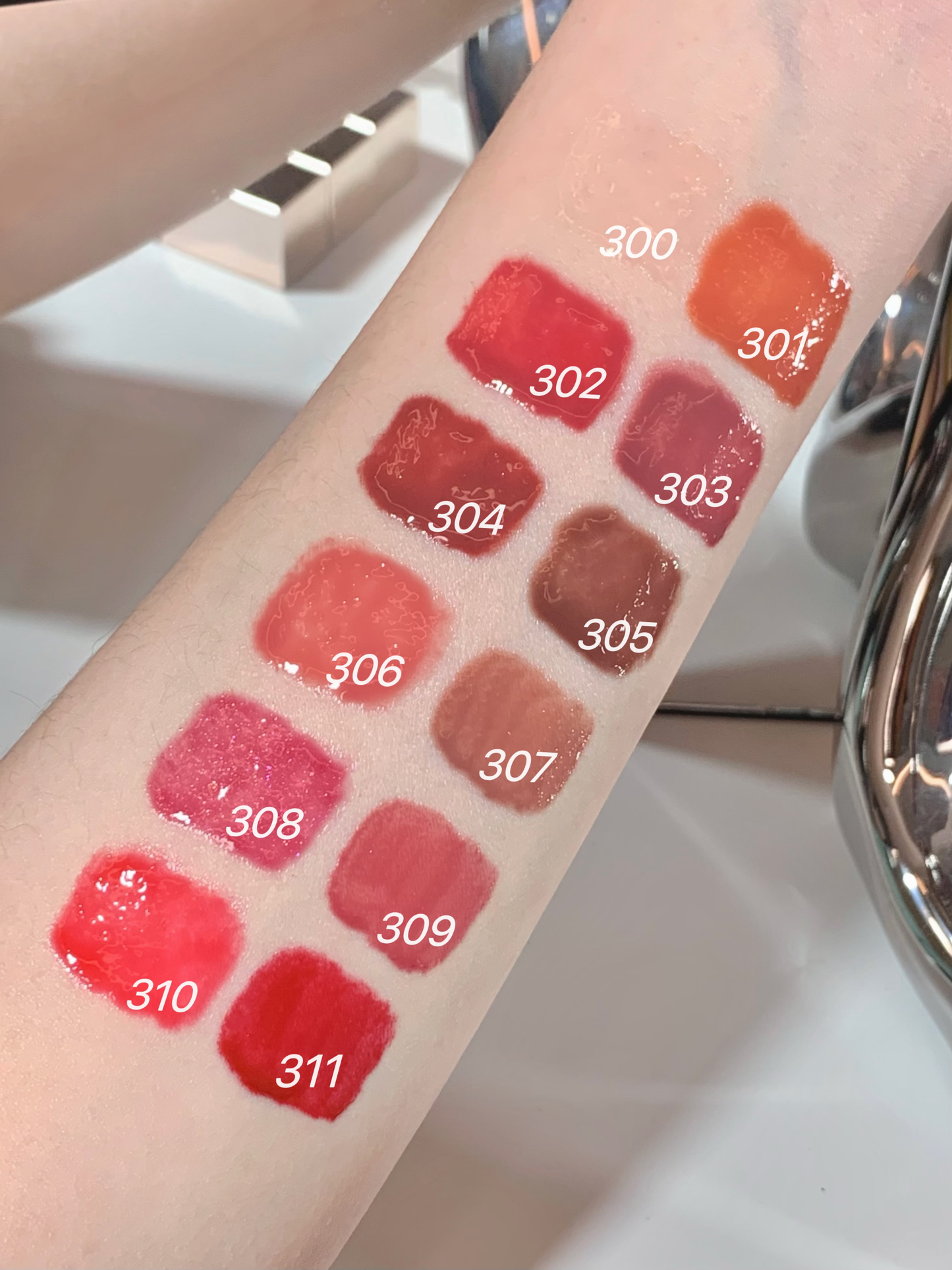 CZEL Lustrous Essence Lip Gloss