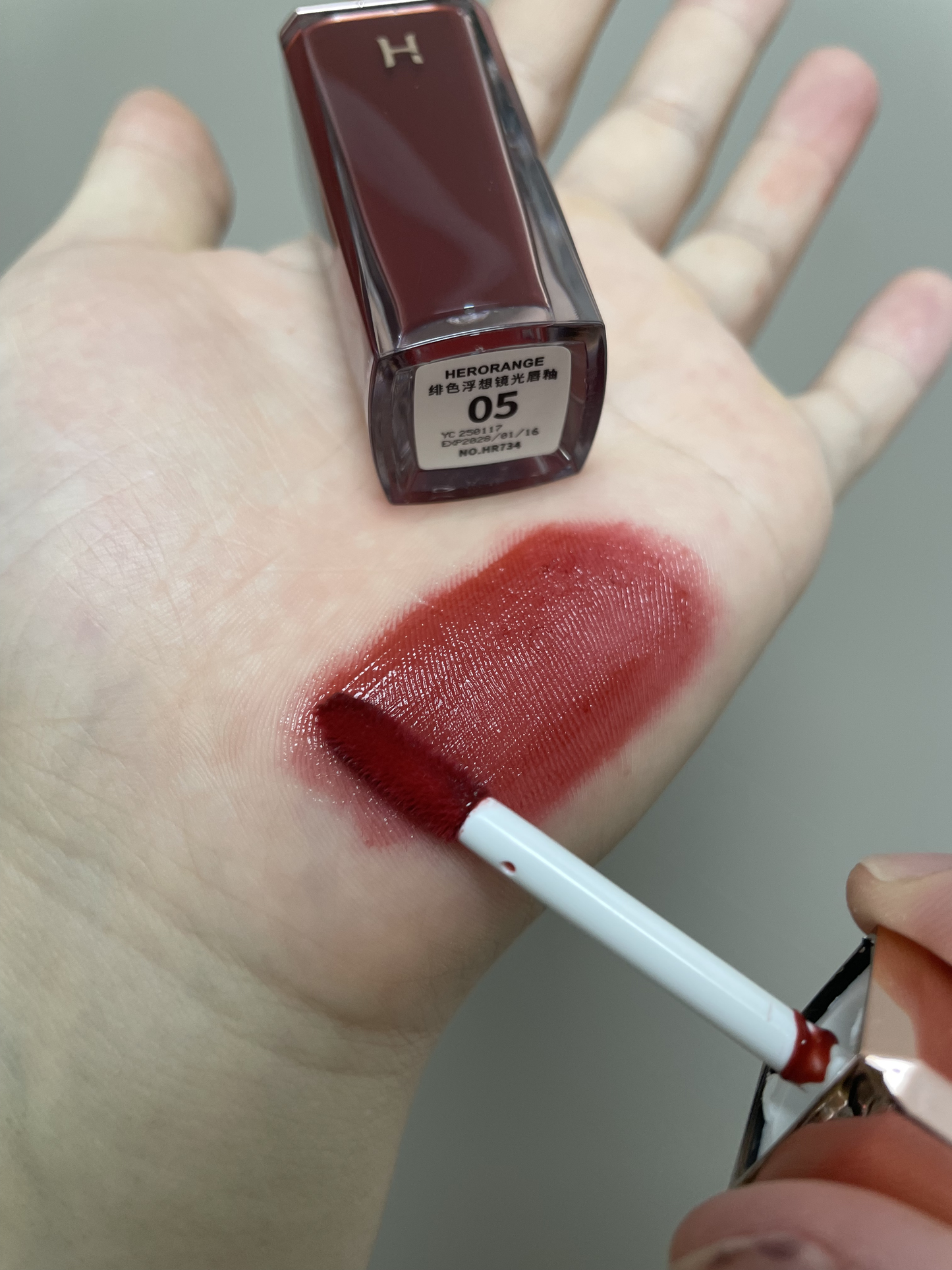 Hero Range Mirror Light Water Lip Glaze